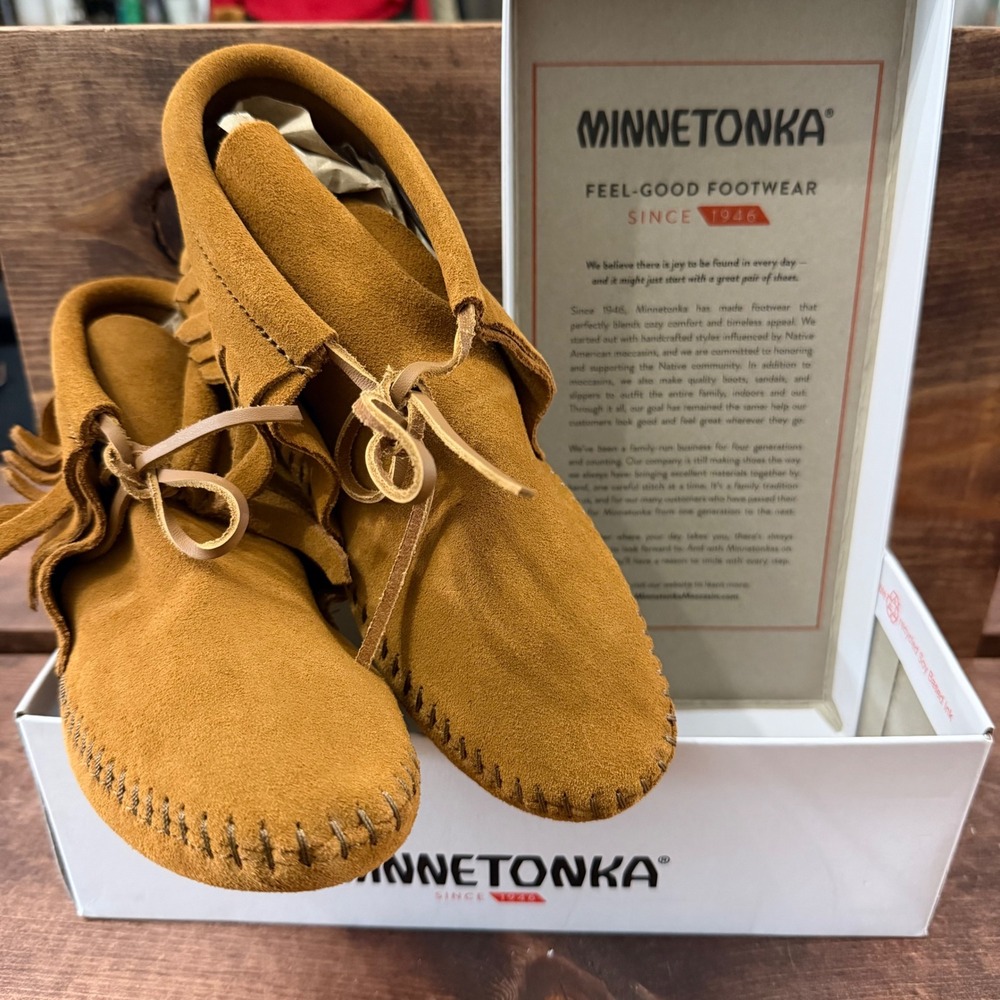 Minnetonka Tan Suede Softsole Fringe Moccasins 279509 001 Mens 6 Womens 8